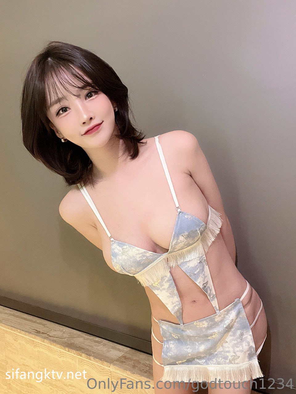 【2024-01-20】Club girl