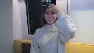 想做你的骚母狗，丝袜情趣配狗链，颜值还不错开始露脸，自己舔奶头，无毛骚穴道具抽插淫水好多，想让狼友舔第01集